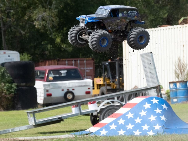 Losi LMT 4WD Solid Axle Monster Truck RTR - Son-Uva Digger 15 Losi LMT 4WD Solid Axle Monster Truck RTR - Son-Uva Digger - Image 13