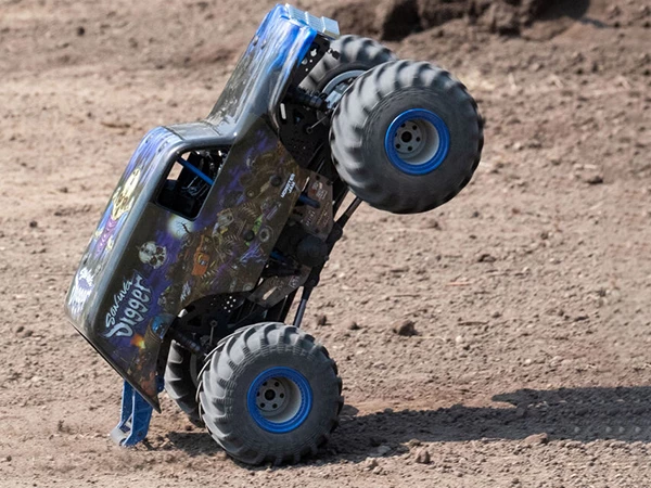 Losi LMT 4WD Solid Axle Monster Truck RTR - Son-Uva Digger 17 Losi LMT 4WD Solid Axle Monster Truck RTR - Son-Uva Digger - Image 15